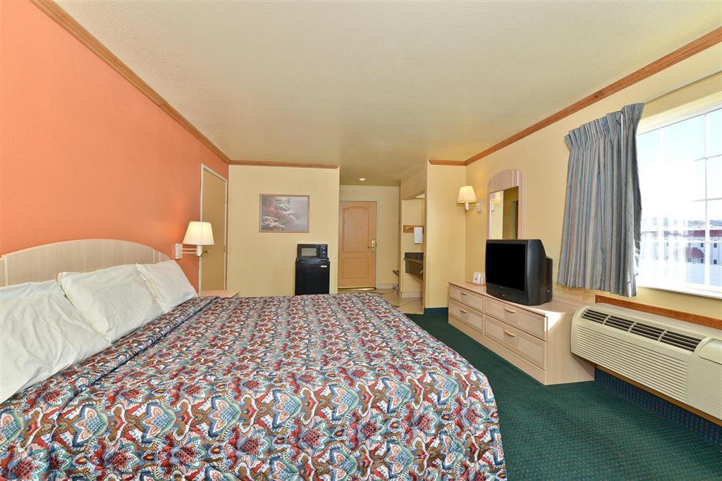 Baymont By Wyndham Garden Of The Gods Colorado Springs Hotel Room photo